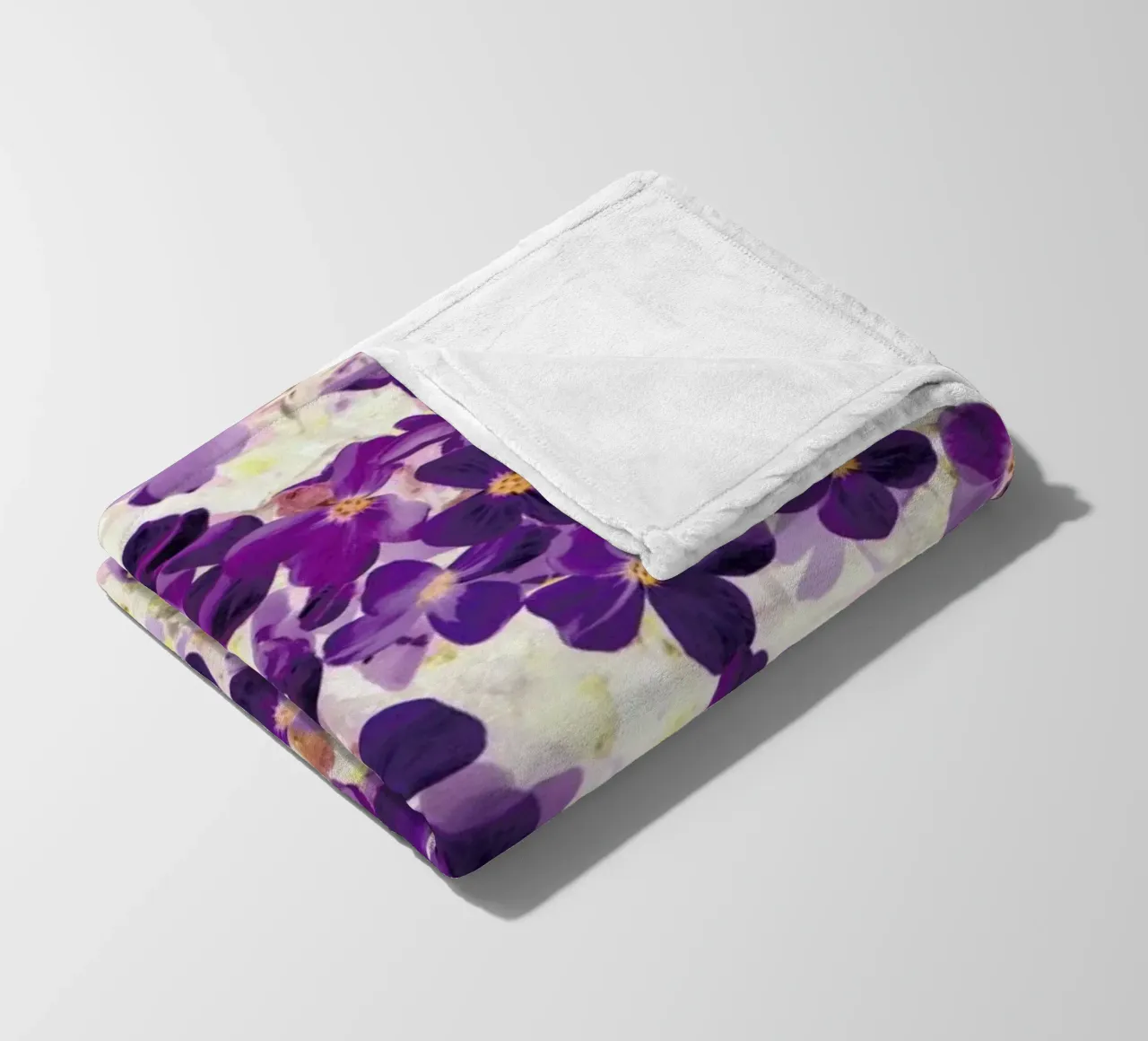 Violet Bloom Fleecedecke von Amy Sia