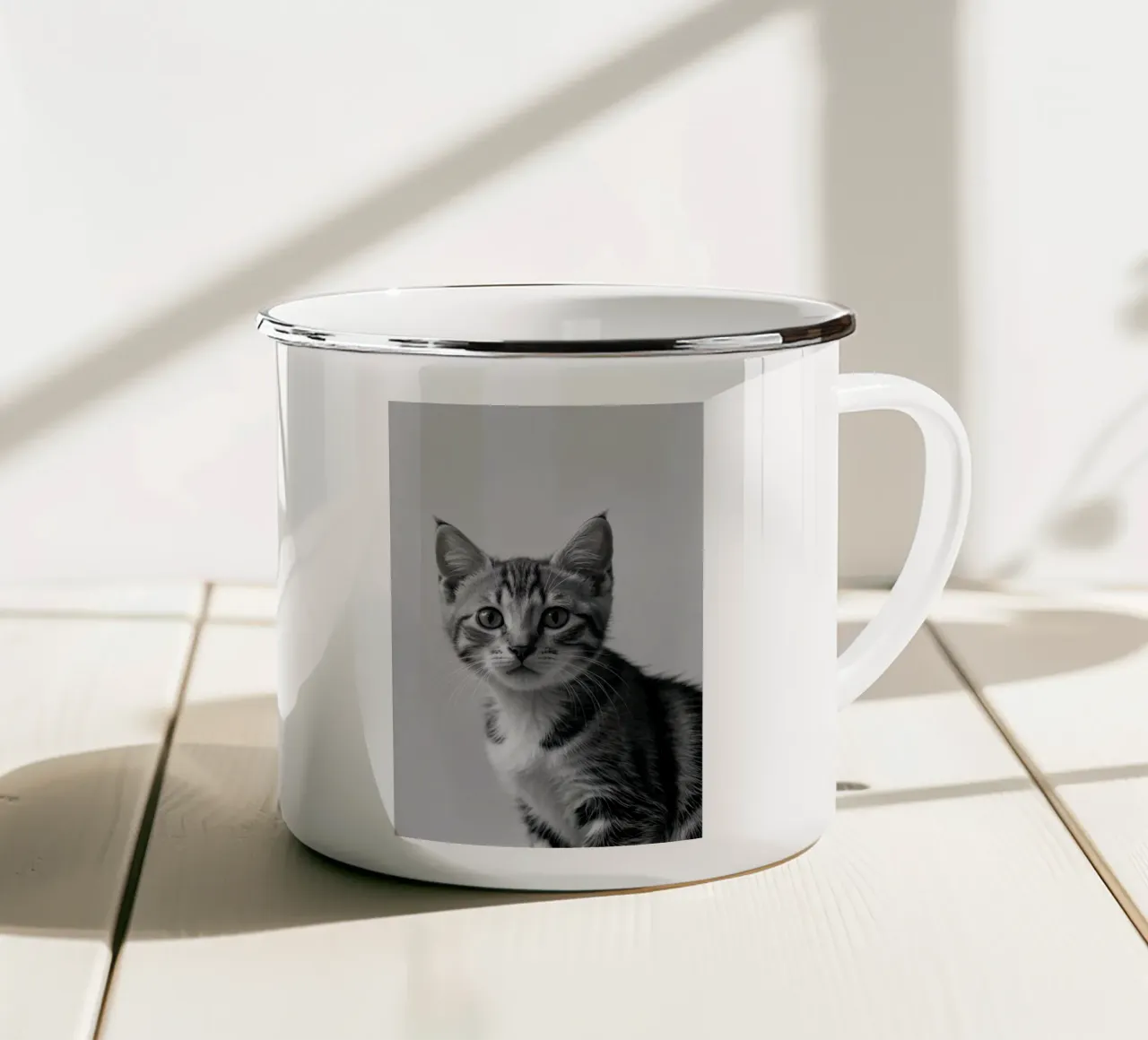Ritratto di un gattino curioso | Opera 59 tazza in smalto da Paws & Portraits