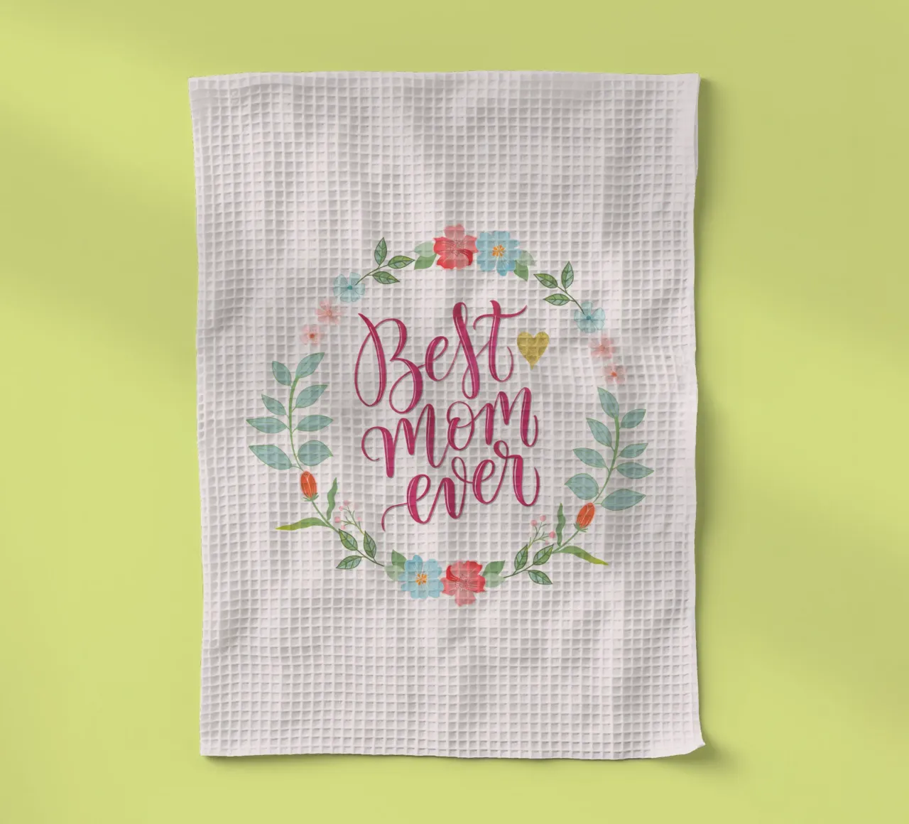 Best Mom Ever avec une adorable couronne de fleurs. Personnalisable torchon de CalliLetters