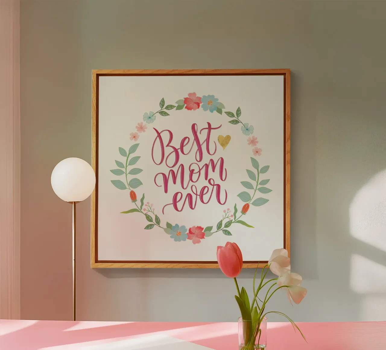 Best Mom Ever mit entzückendem Blumenkranz. Personalisierbar Acryl-Glas von CalliLetters