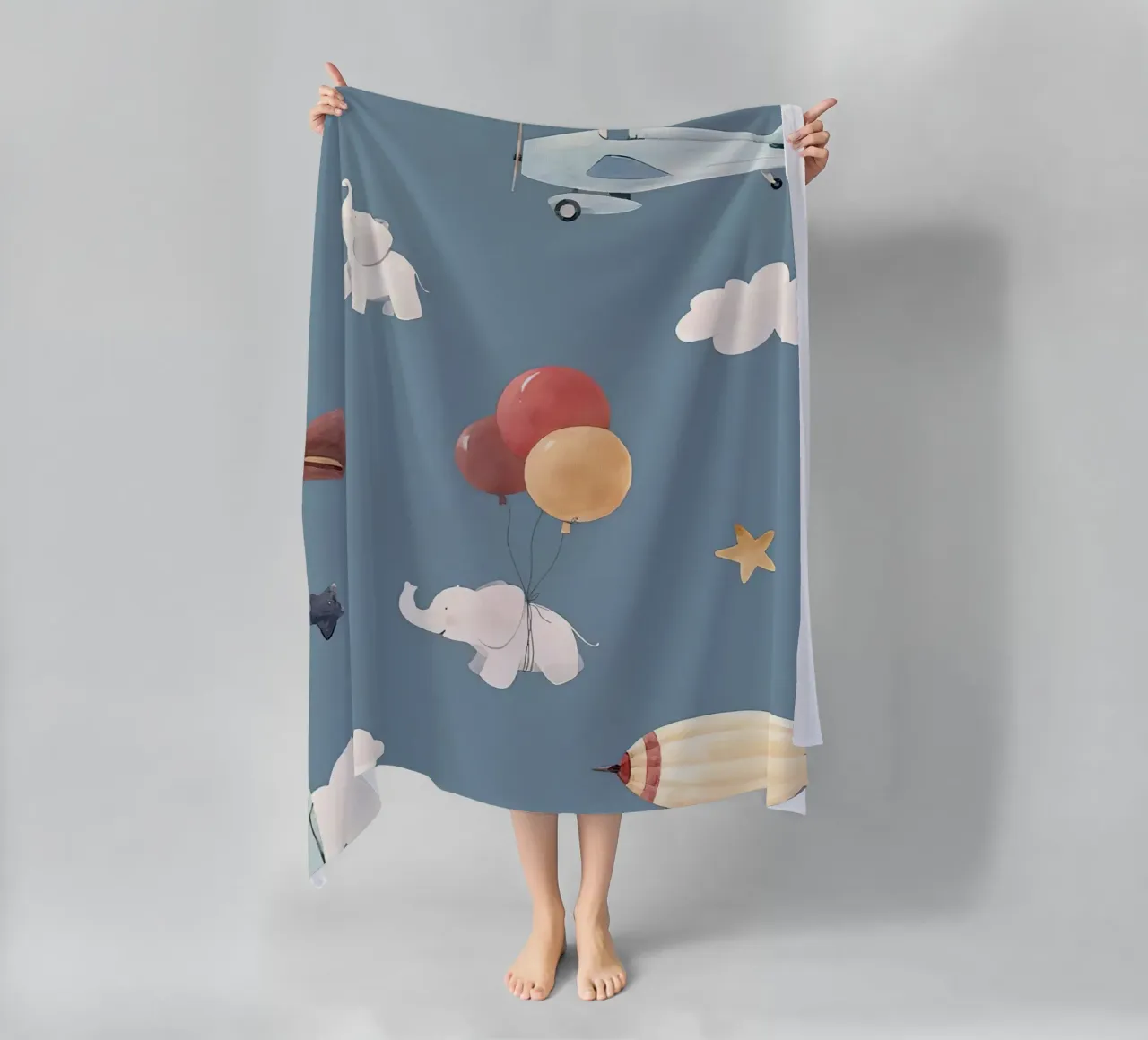 Fliegende Objekte Strandtuch von Emil Art Studio