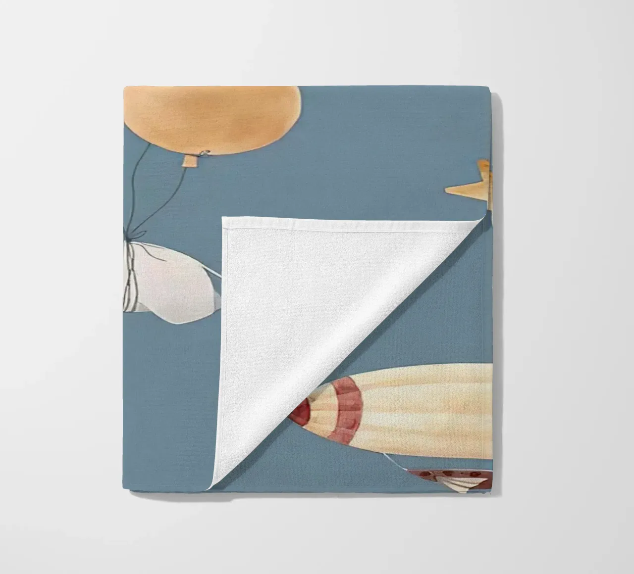 Fliegende Objekte Strandtuch von Emil Art Studio