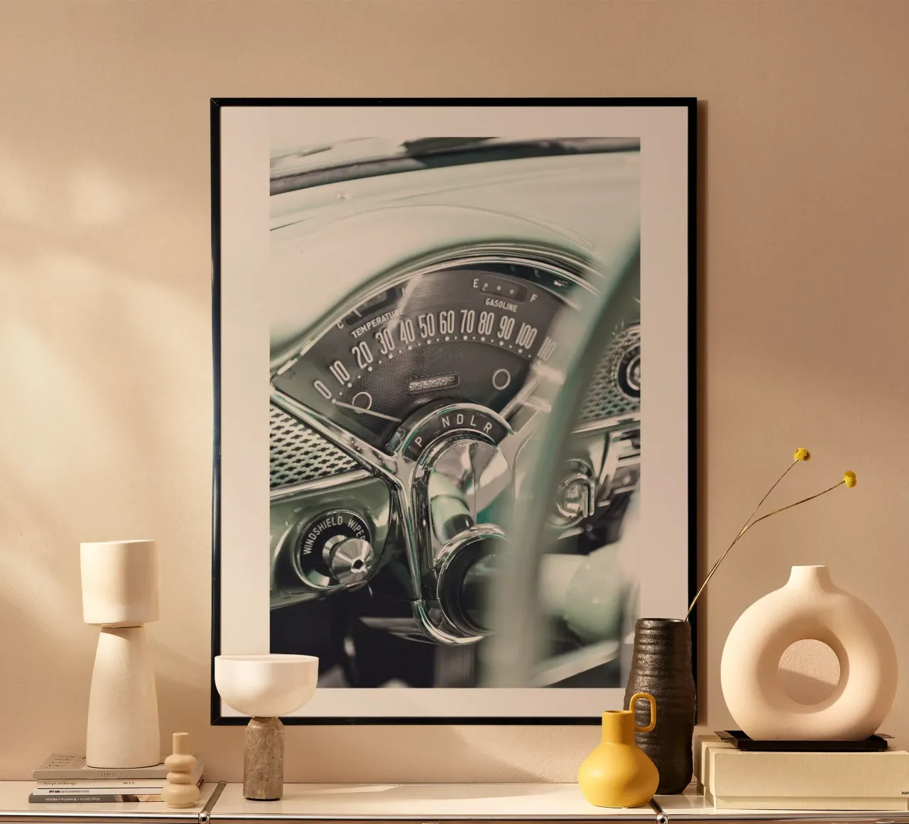 Cruscotto retrò - Arte dell'auto d'epoca poster con telaio in plastica da Whole©