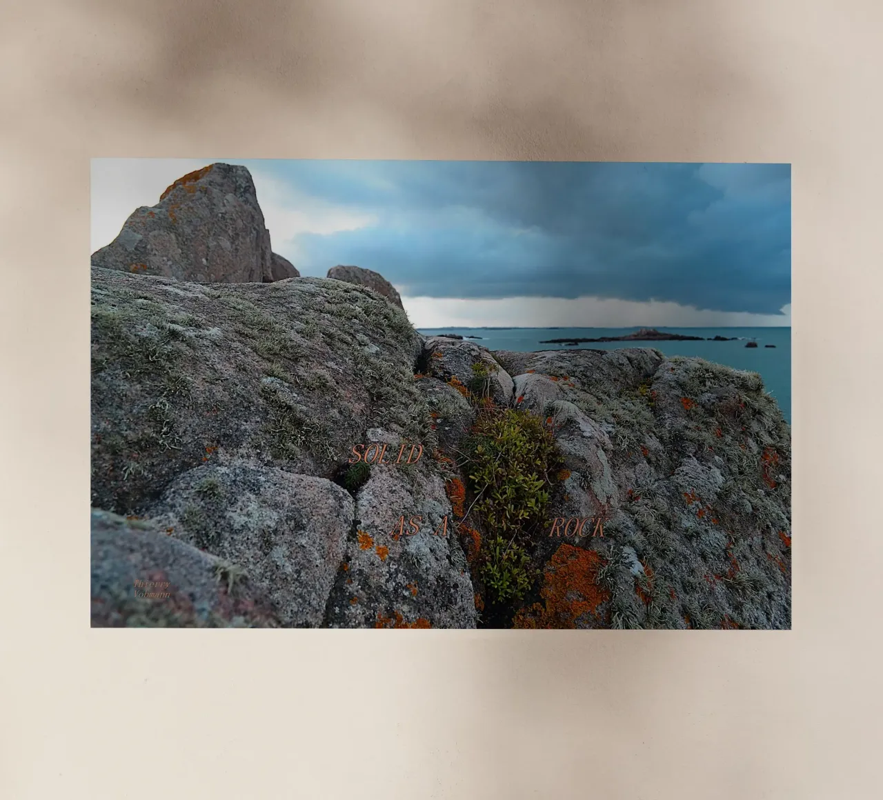 SOLID AS A ROCK. pellicola backlit da TYPOGRAPHY BY THIERRY VOBMANN