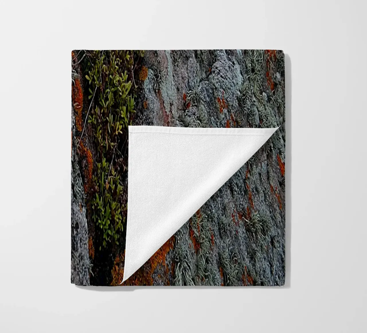 SOLID AS A ROCK. strandhanddoek van TYPOGRAPHY BY THIERRY VOBMANN