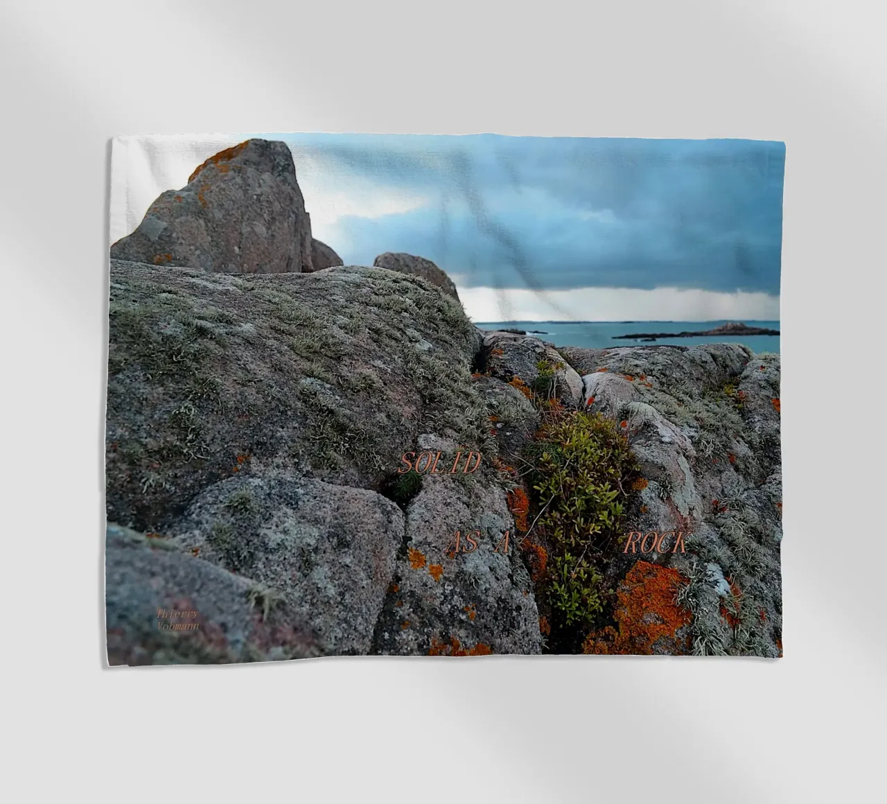 SOLID AS A ROCK. telo mare da TYPOGRAPHY BY THIERRY VOBMANN