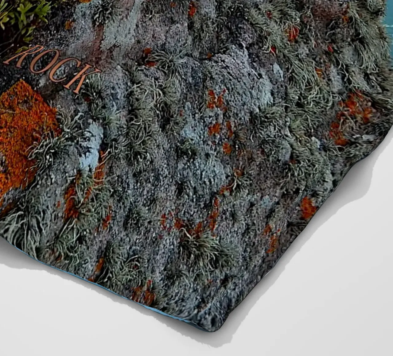 SOLID AS A ROCK. fleecedeken van TYPOGRAPHY BY THIERRY VOBMANN