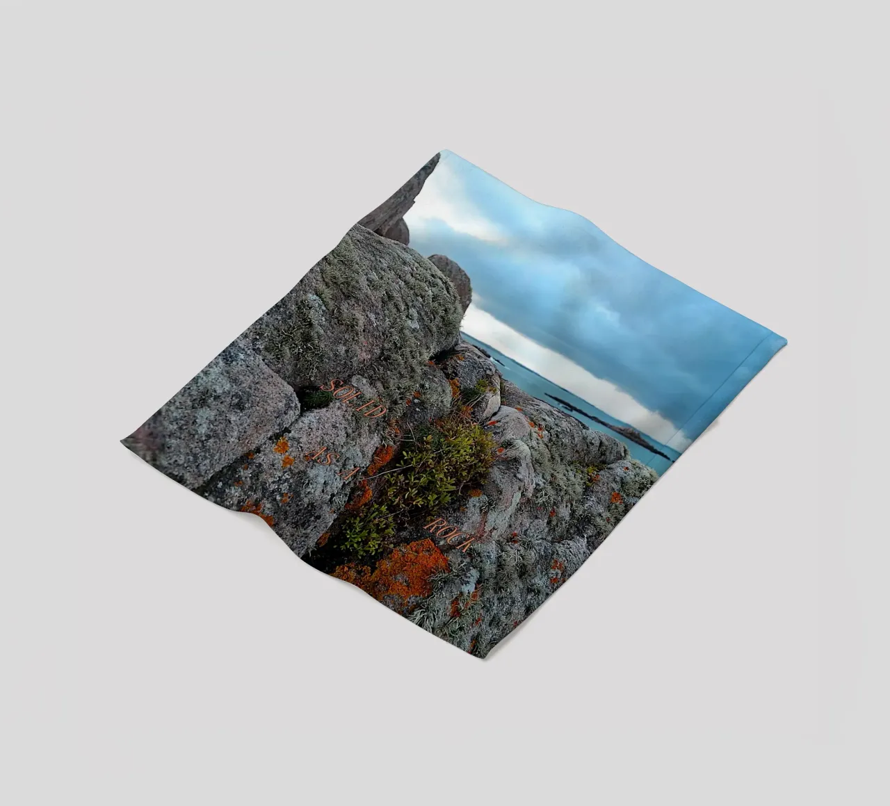 SOLID AS A ROCK. fleecedeken van TYPOGRAPHY BY THIERRY VOBMANN