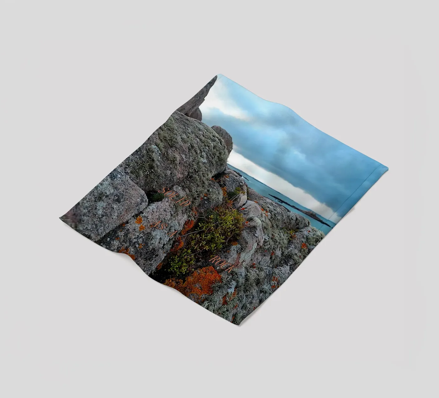 SOLID AS A ROCK. Fleecedecke von TYPOGRAPHY BY THIERRY VOBMANN