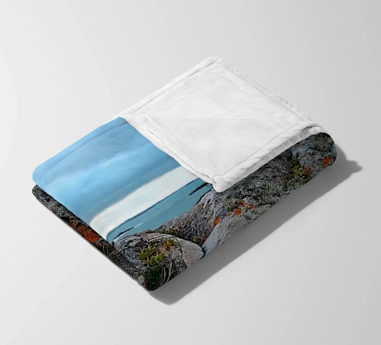 SOLID AS A ROCK. fleecedeken van TYPOGRAPHY BY THIERRY VOBMANN