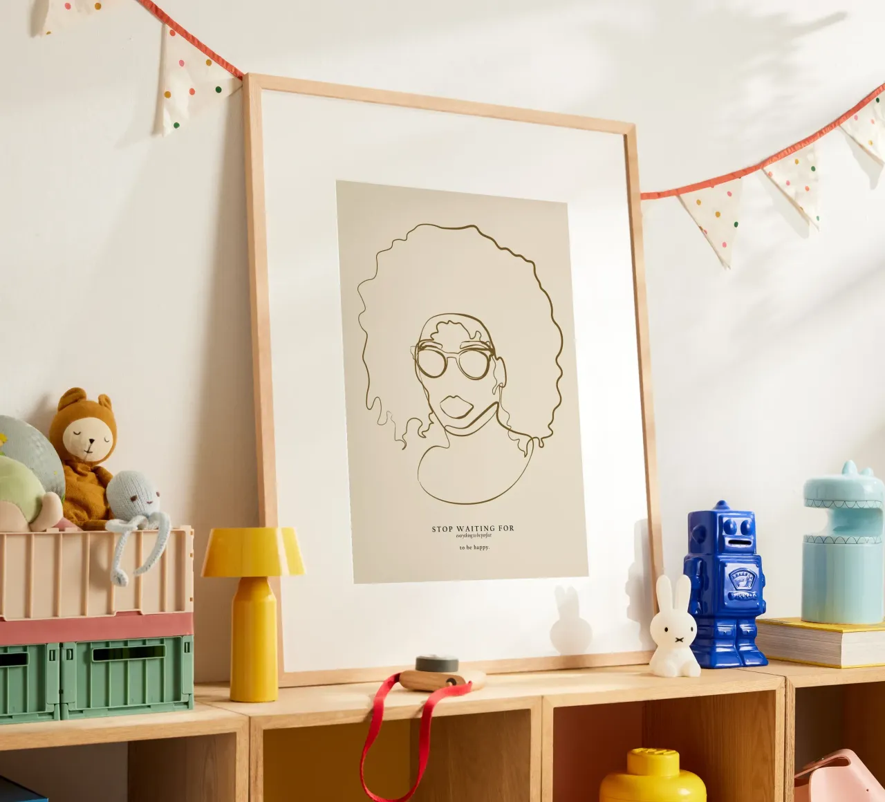 Smettete di aspettare che tutto sia perfetto, per essere felici. poster con telaio in plastica da NKTN Design