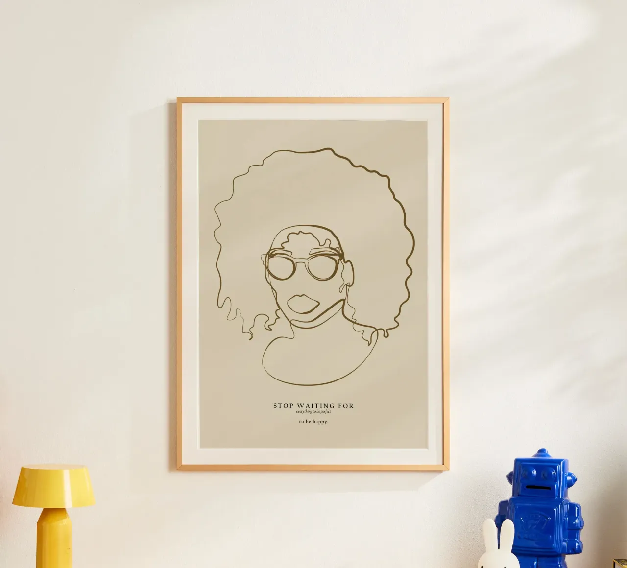 Smettete di aspettare che tutto sia perfetto, per essere felici. poster con telaio in plastica da NKTN Design