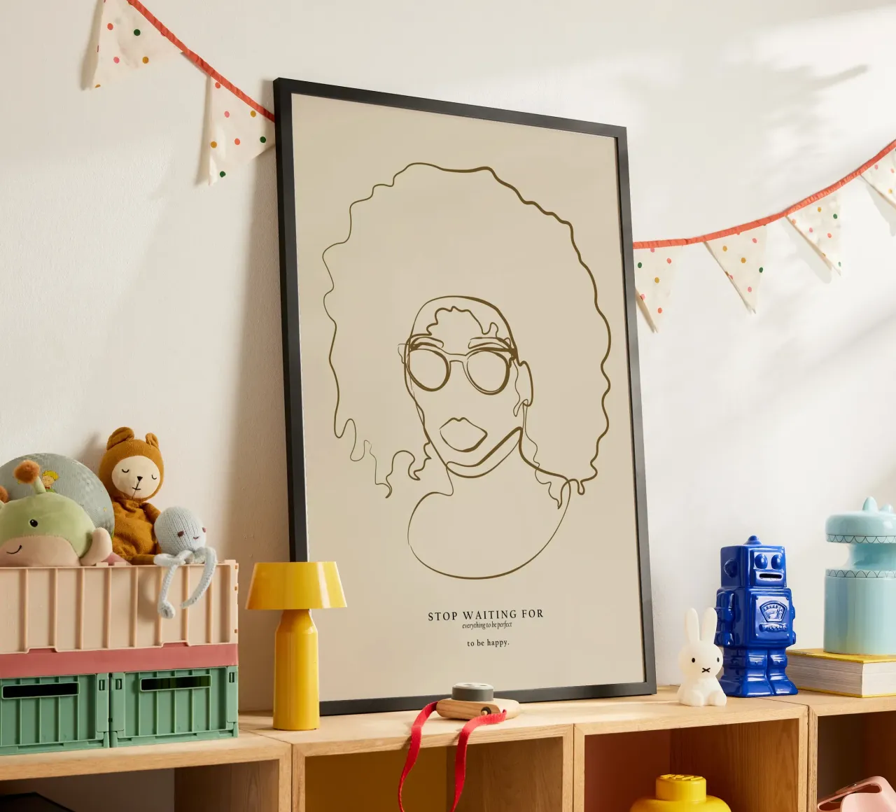 Smettete di aspettare che tutto sia perfetto, per essere felici. poster con telaio in plastica da NKTN Design