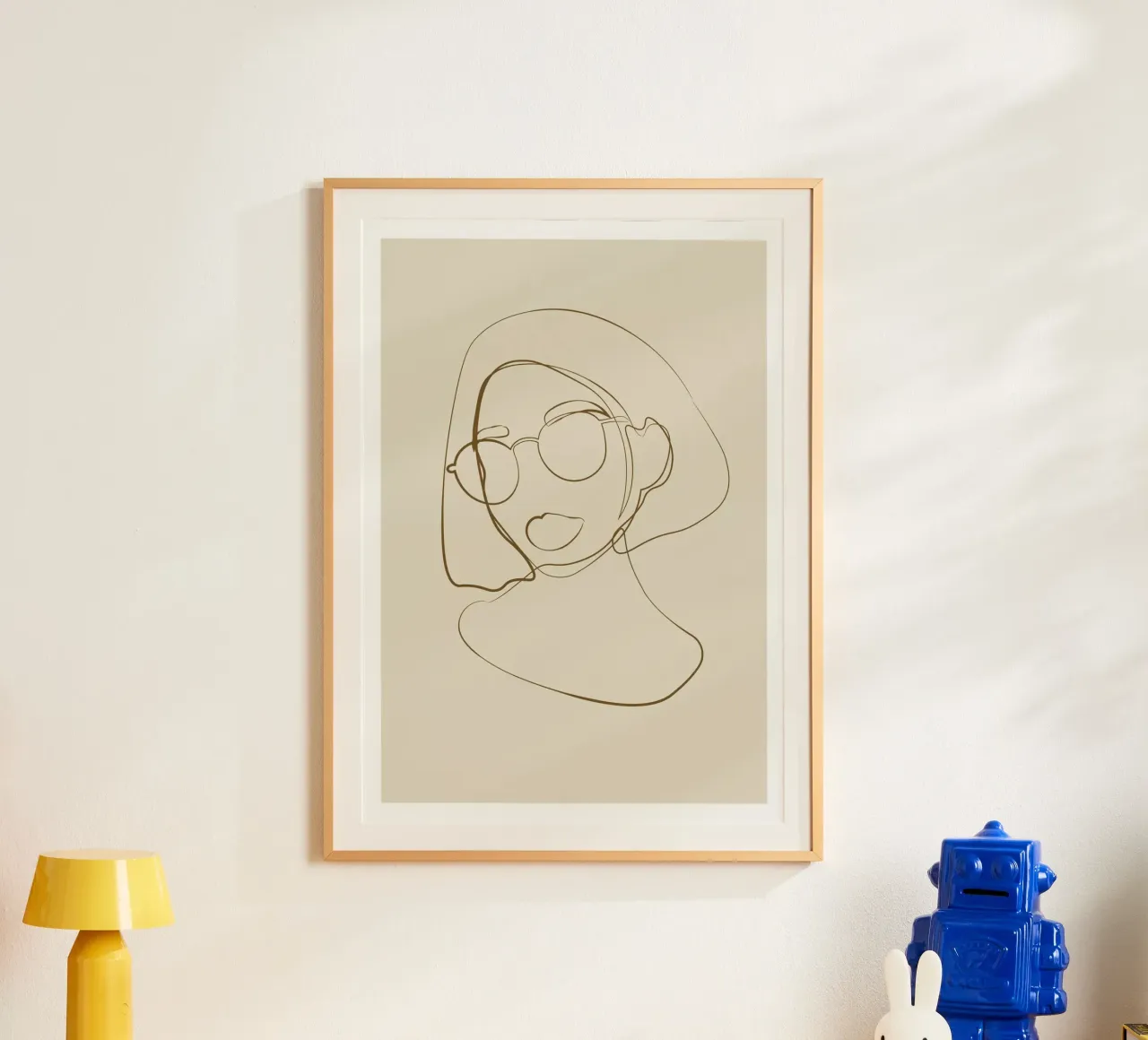 Ritratto femminile Line Art poster con telaio in legno da NKTN Design