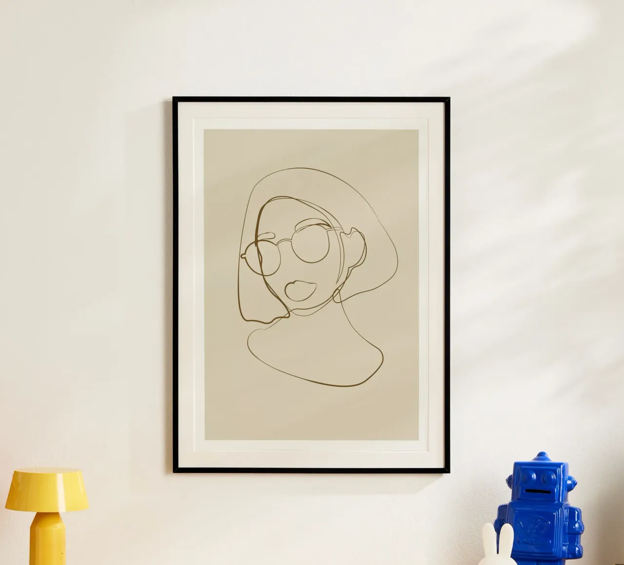 Ritratto femminile Line Art poster con telaio in legno da NKTN Design