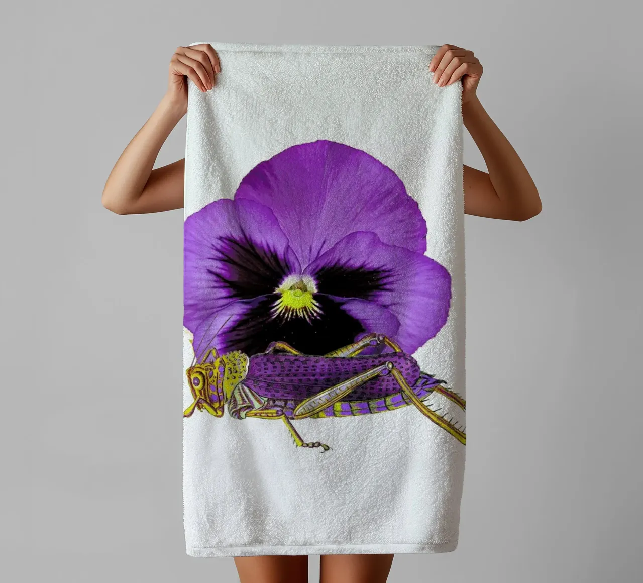 Purple Grasshopper and Viola asciugamano da bagno da Rococco LA