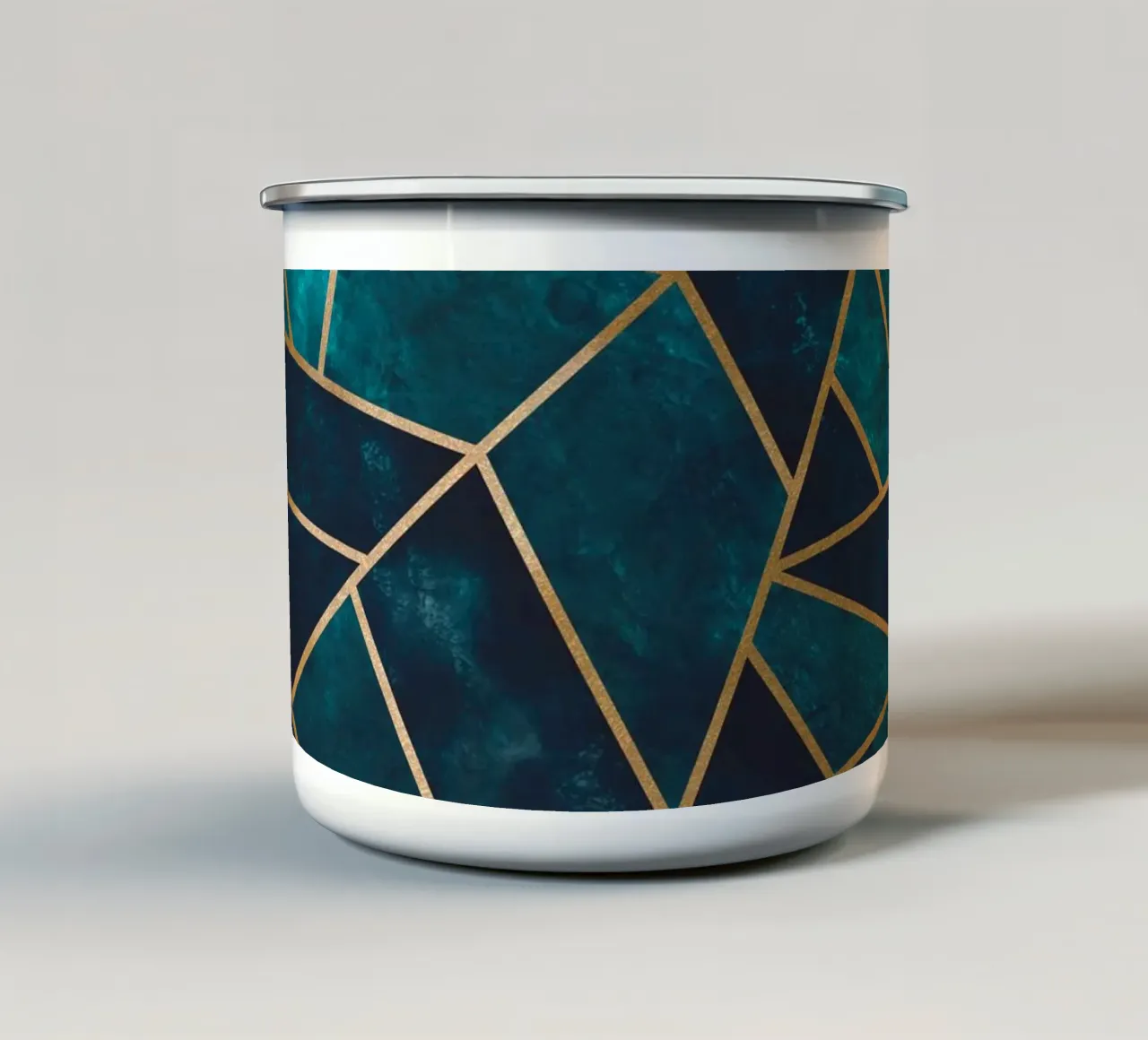 Gouden geometrie - abstracte kunst in turkoois emaille mok van Whole©