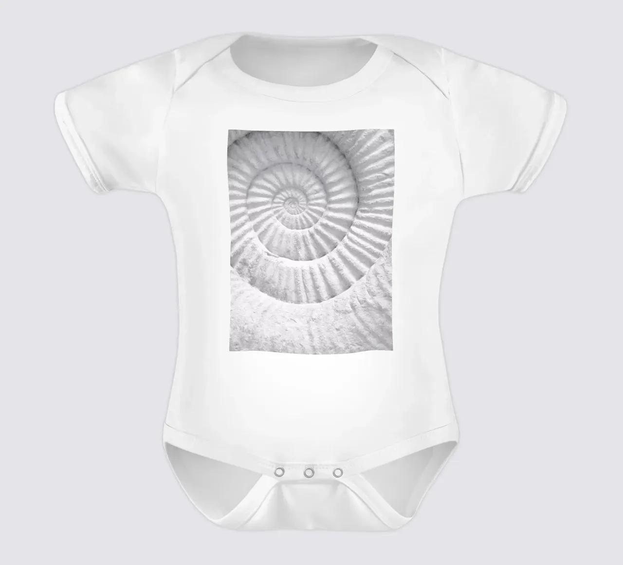 Spirale fossile - l'art naturel intemporel dans un style minimaliste body bébé de Whole©
