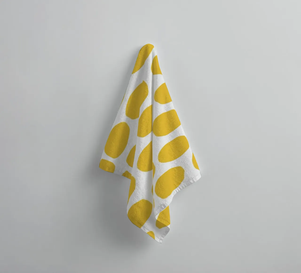 Yellow Dot Pattern badhanddoek van treechild