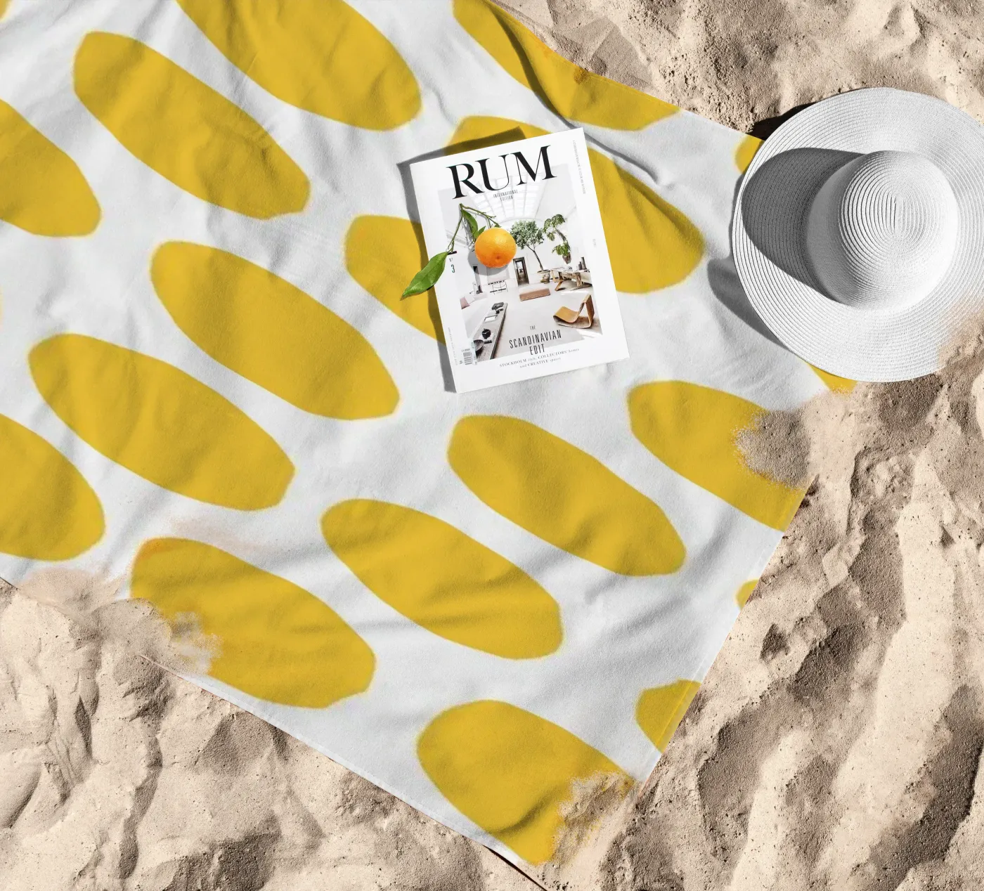 Yellow Dot Pattern Strandtuch von treechild