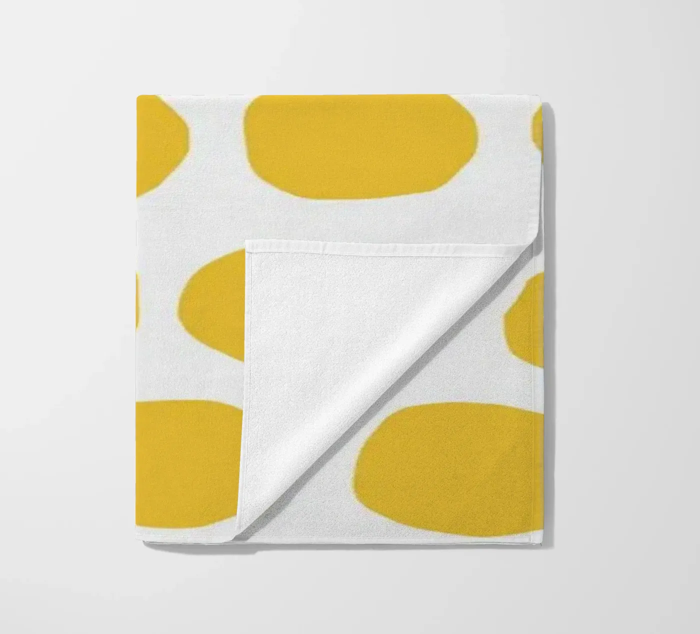 Yellow Dot Pattern Strandtuch von treechild