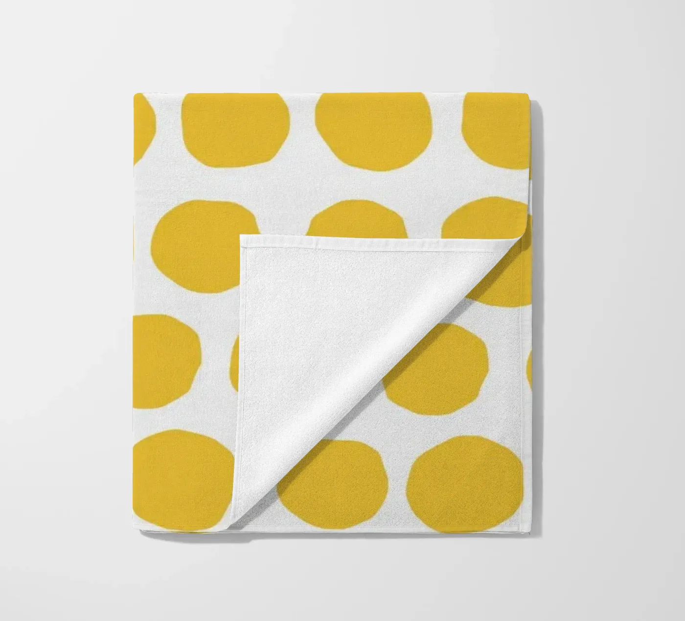 Yellow Dot Pattern Strandtuch von treechild
