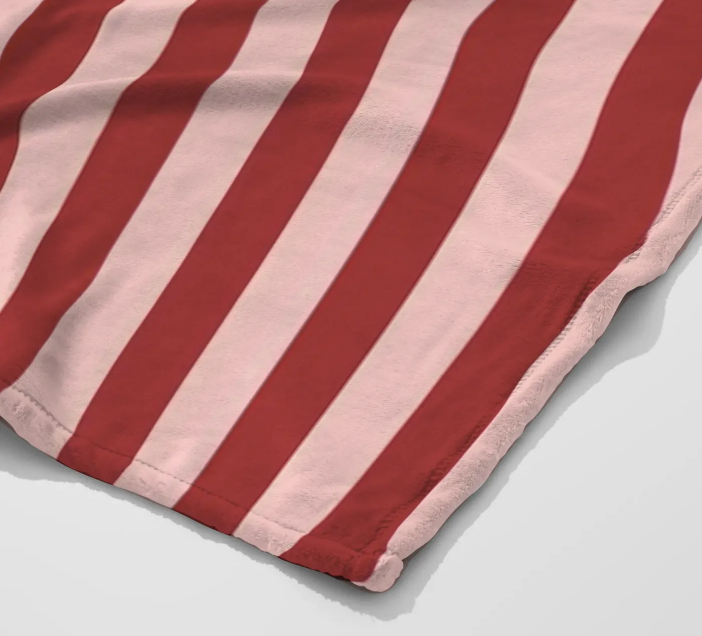 Red Stripes Pattern Fleecedecke von treechild