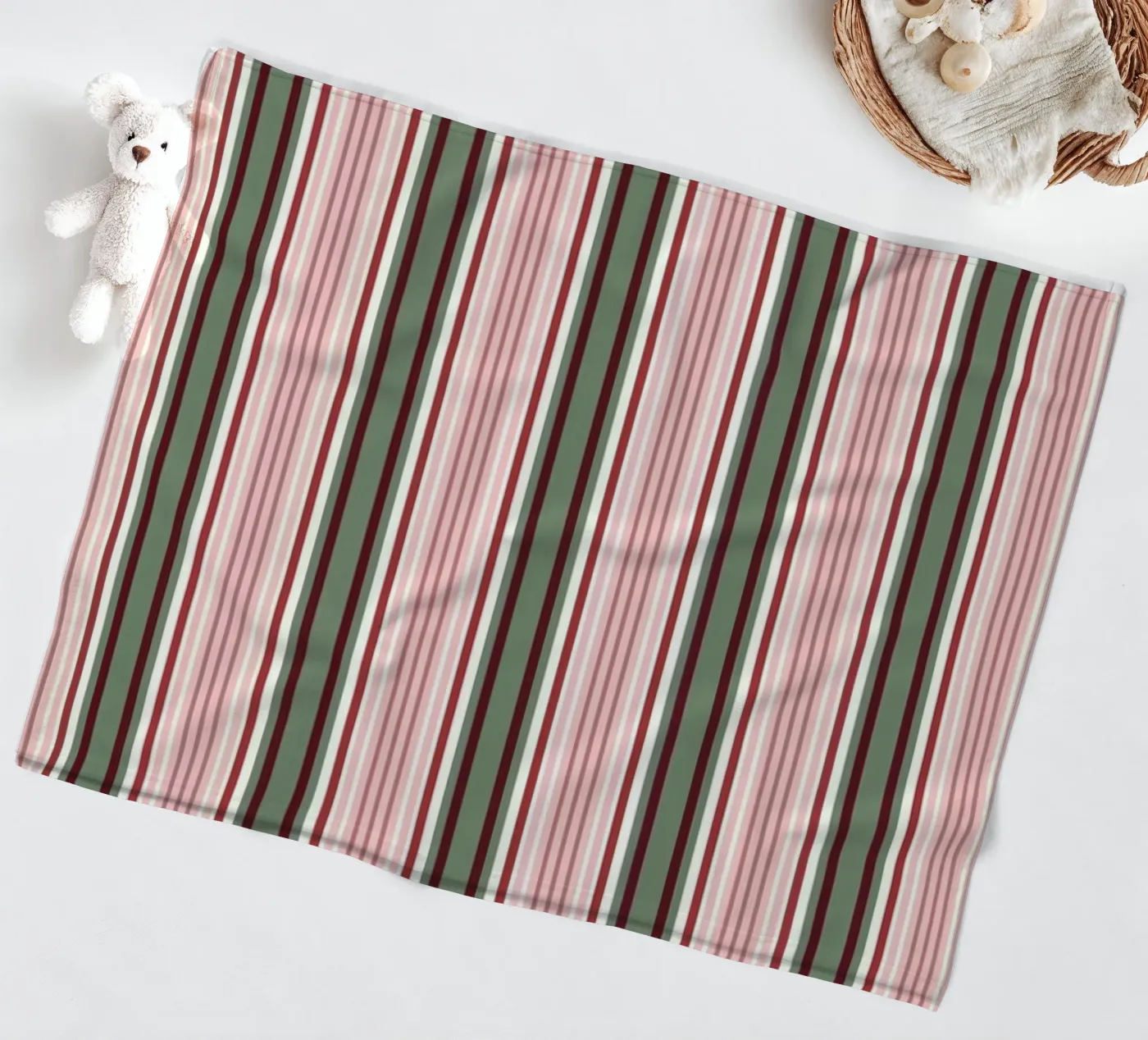 Red Green Stripes Pattern Fleecedecke von treechild