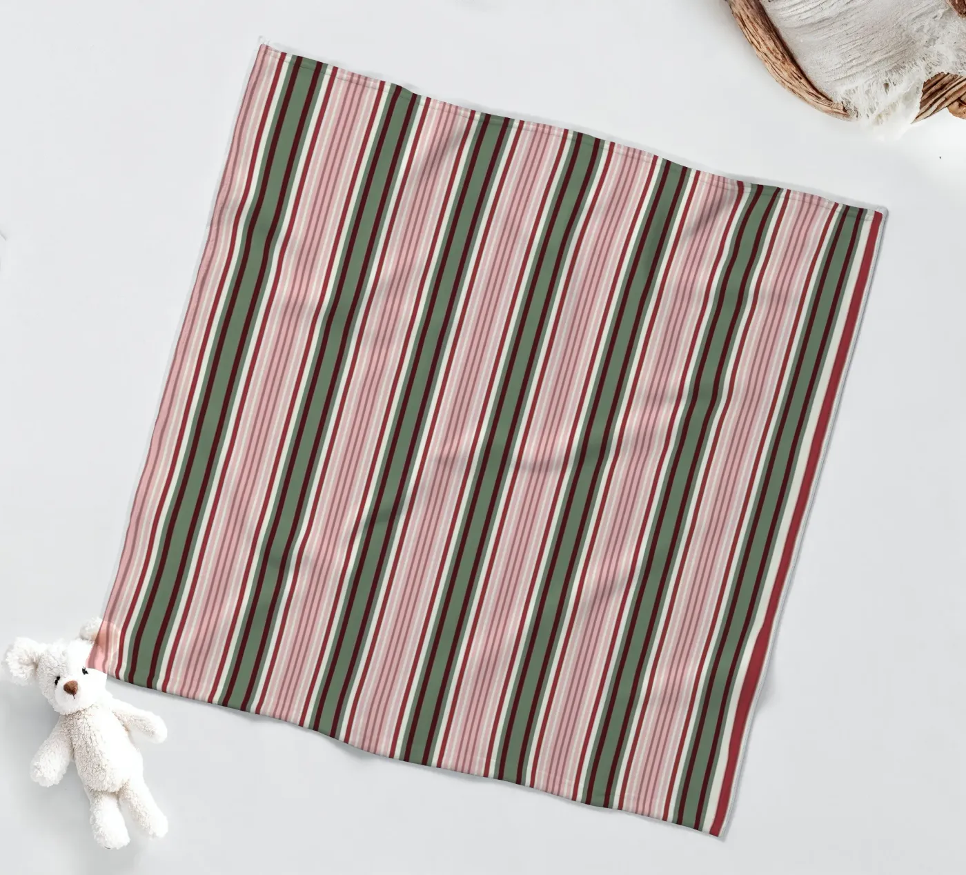 Red Green Stripes Pattern Fleecedecke von treechild