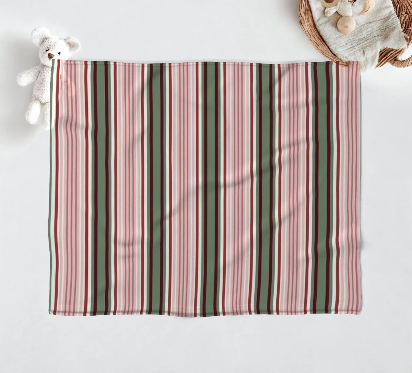 Red Green Stripes Pattern Fleecedecke von treechild