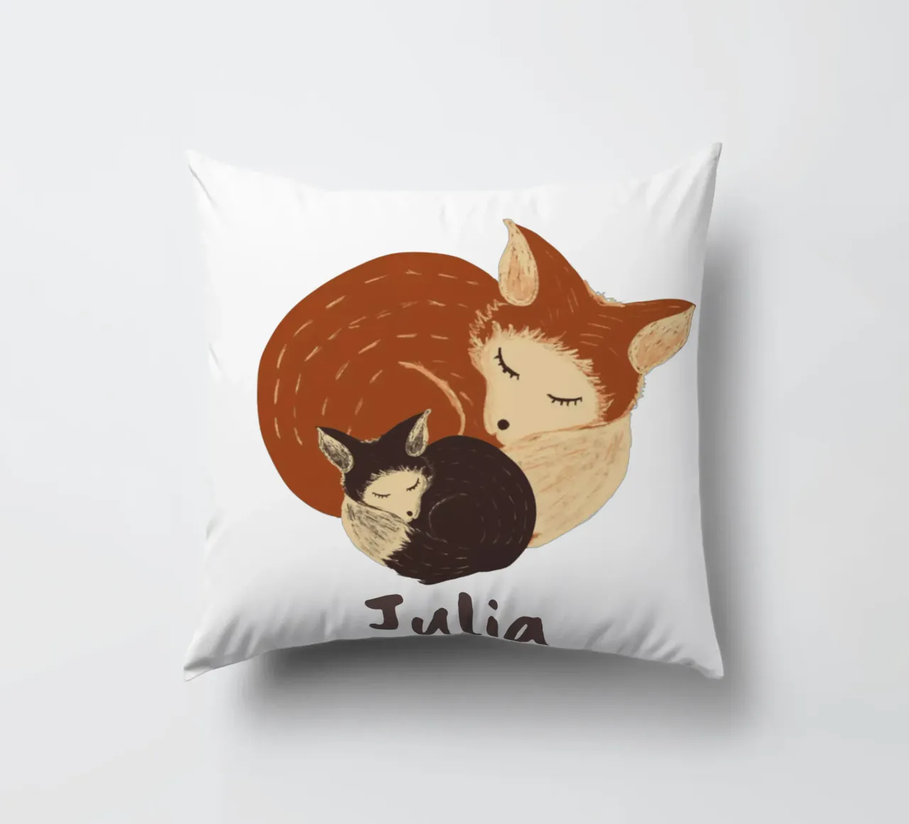 Madre addormentata e volpe neonata: Regalo per bambini completamente personalizzabile cuscino da Studio Patruschka