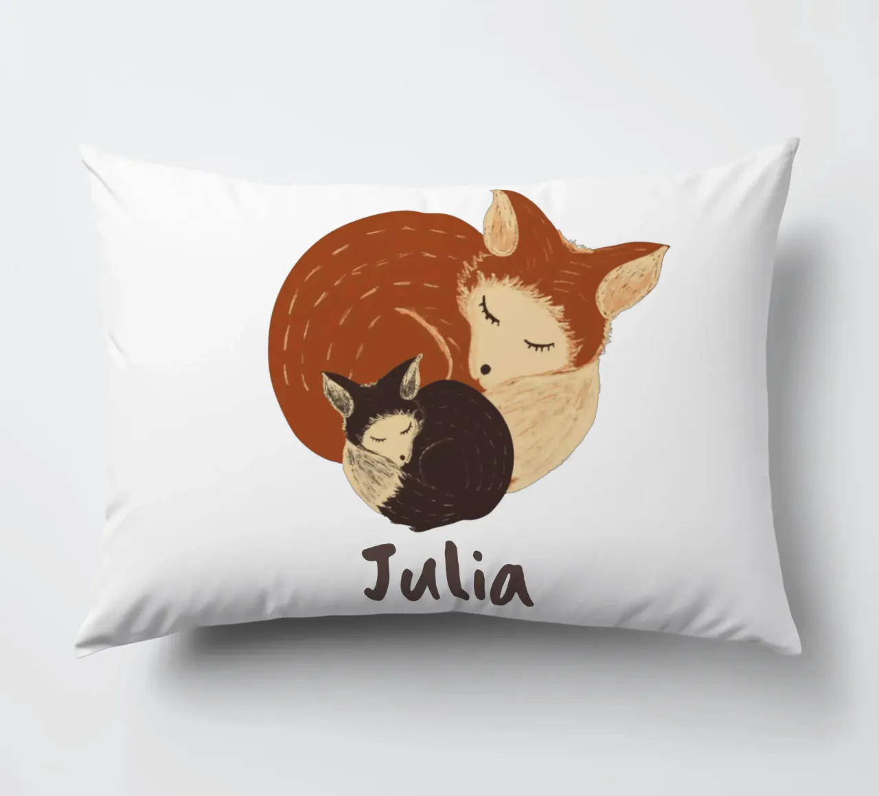 Madre addormentata e volpe neonata: Regalo per bambini completamente personalizzabile cuscino da Studio Patruschka
