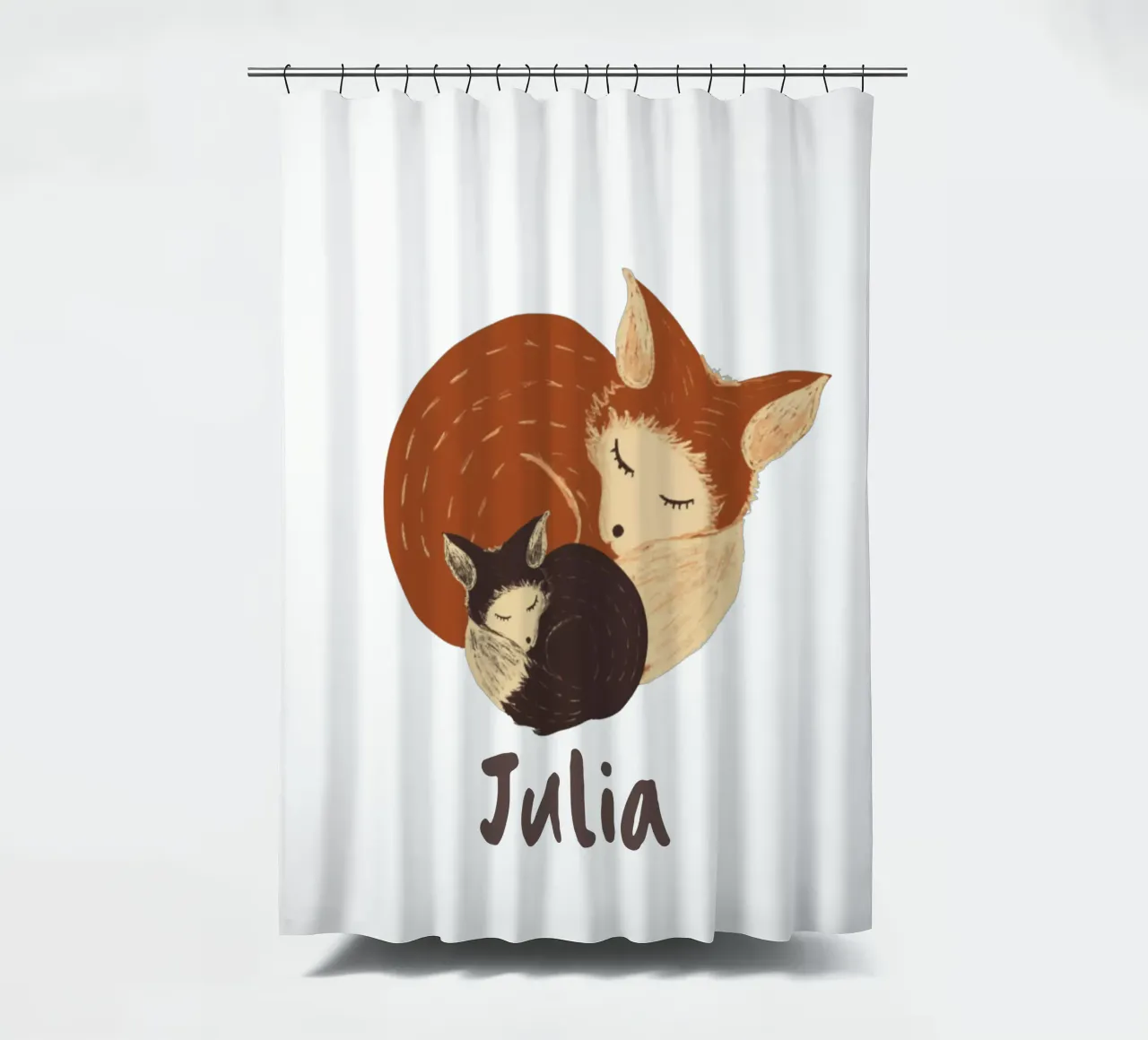 Madre addormentata e volpe neonata: Regalo per bambini completamente personalizzabile tenda da doccia da Studio Patruschka