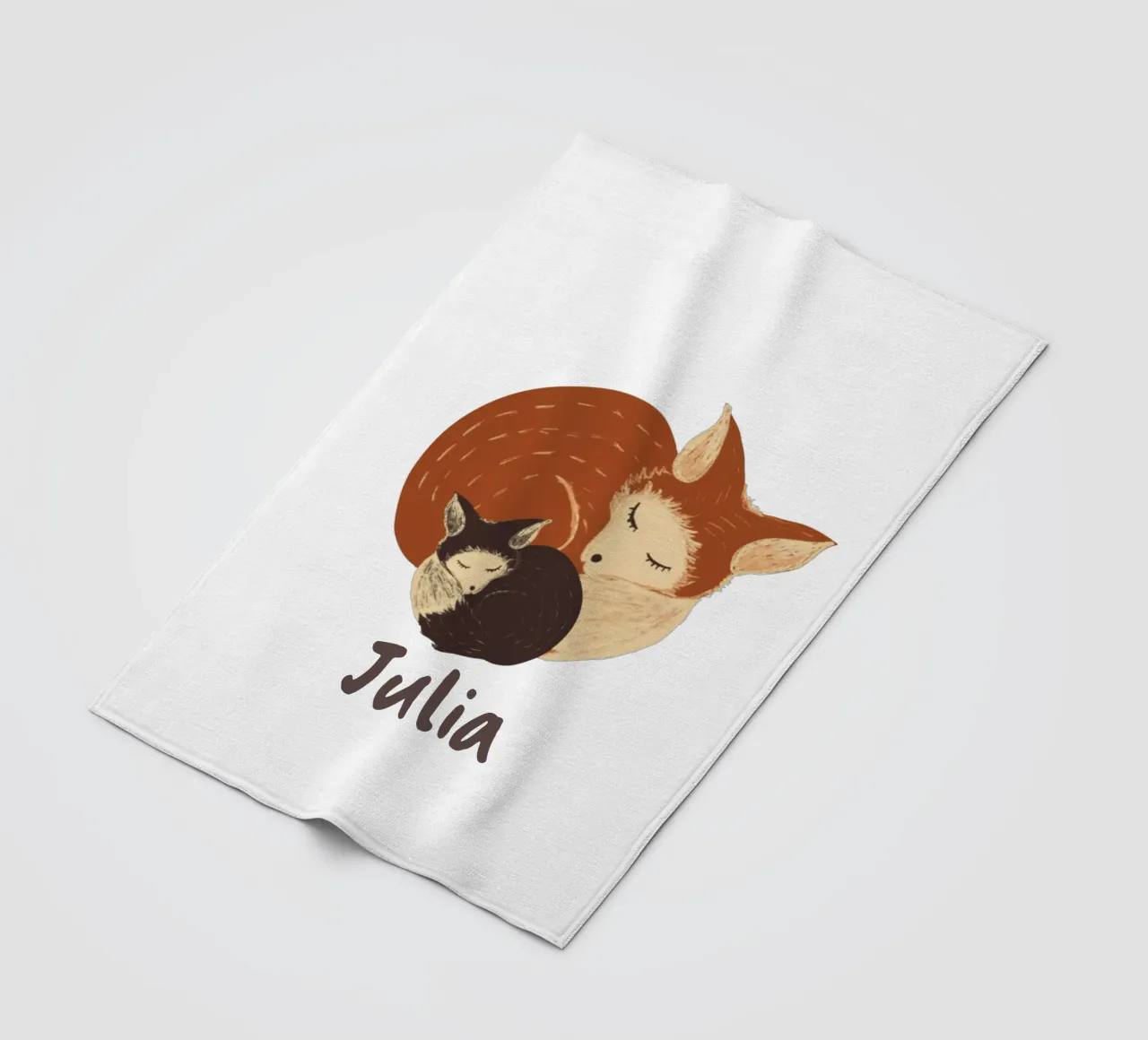 Madre addormentata e volpe neonata: Regalo per bambini completamente personalizzabile coperta in pile da Studio Patruschka