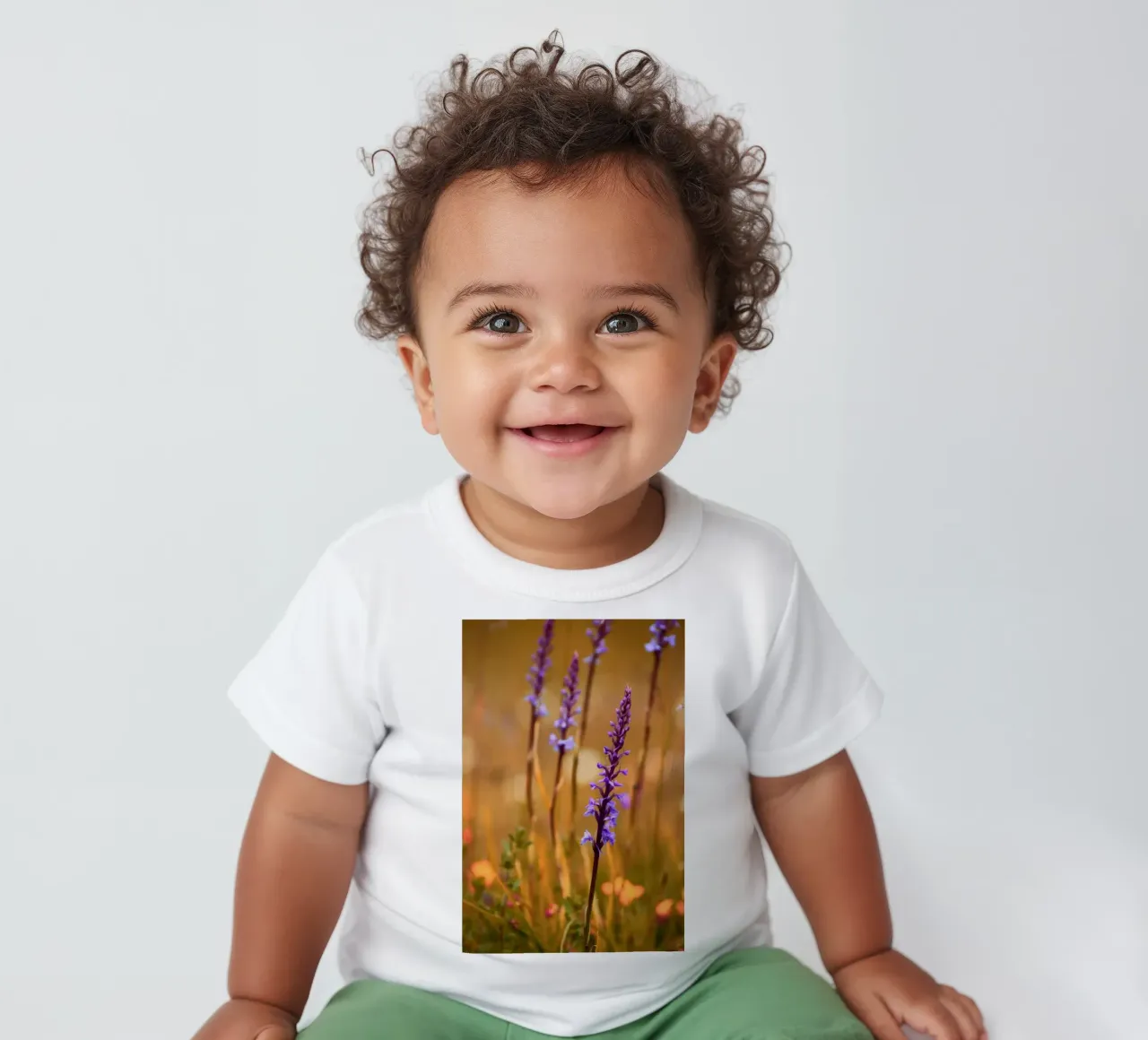 Piccoli fiori viola al sole maglietta neonato da Something for you