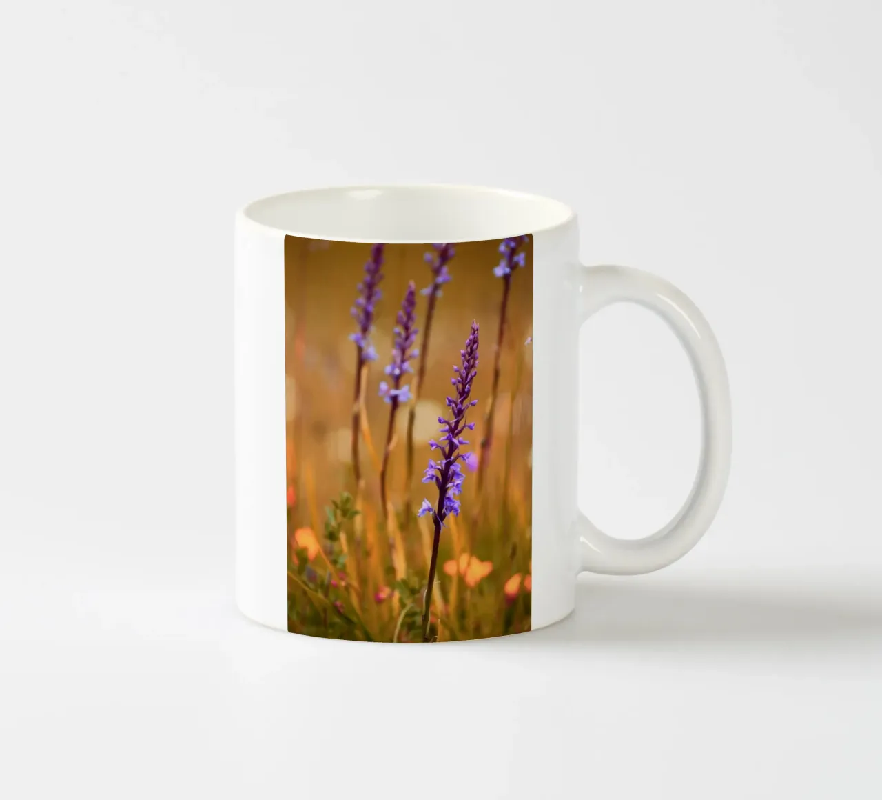 Piccoli fiori viola al sole tazza in ceramica da Something for you