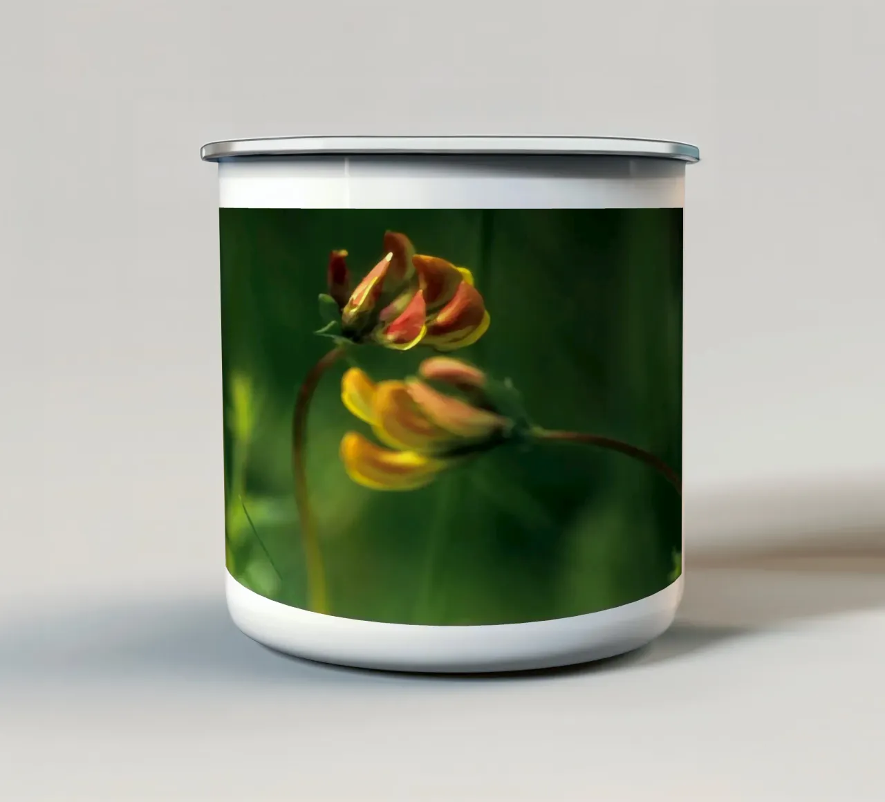 Twee kleine weidebloemen in de zomerzon emaille mok van Something for you