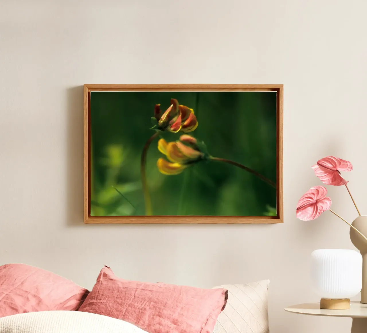 Twee kleine weidebloemen in de zomerzon canvas met Baklijst van Something for you