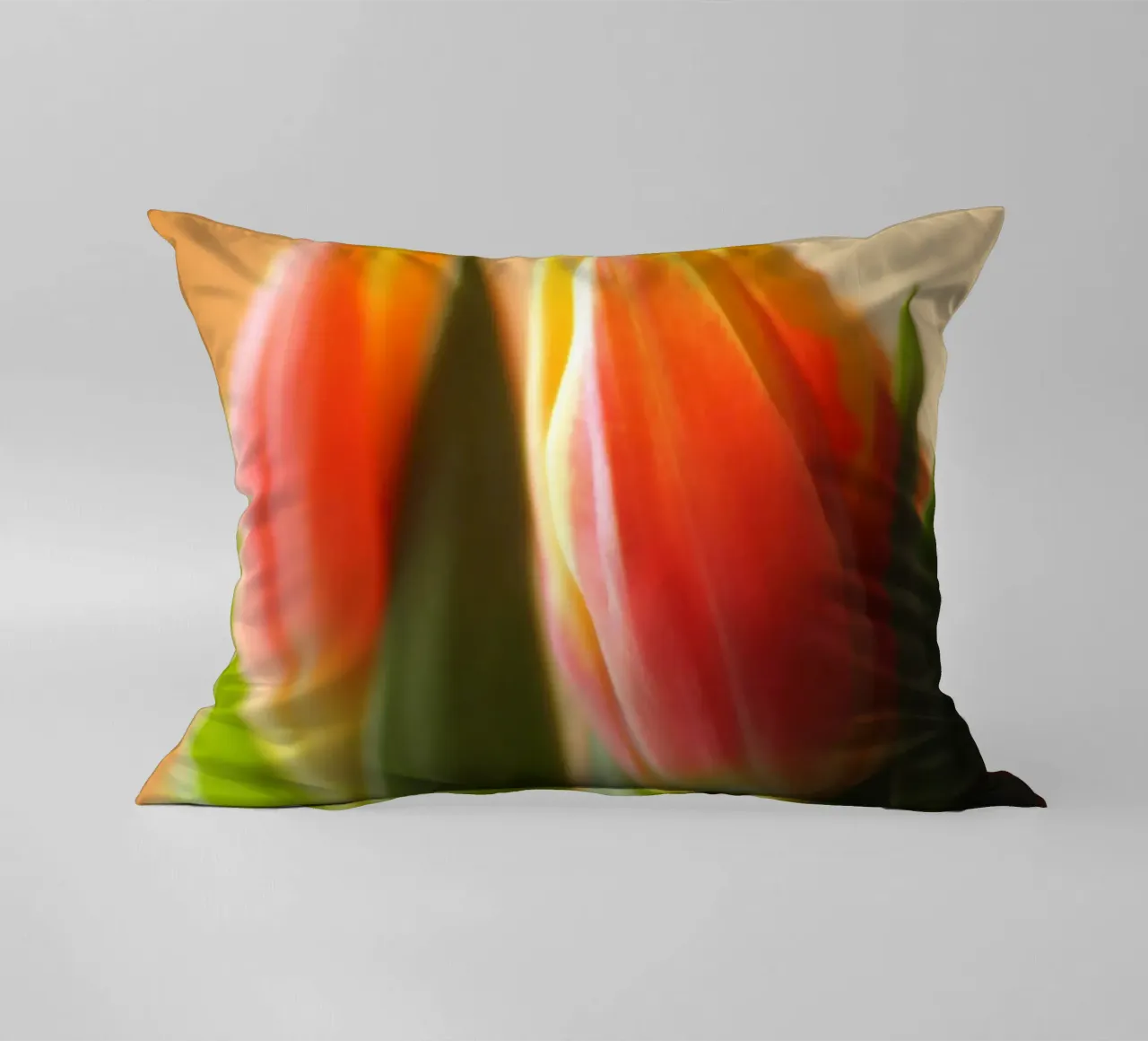 Due tulipani rosso-arancio in una ripresa macro cuscino da Something for you