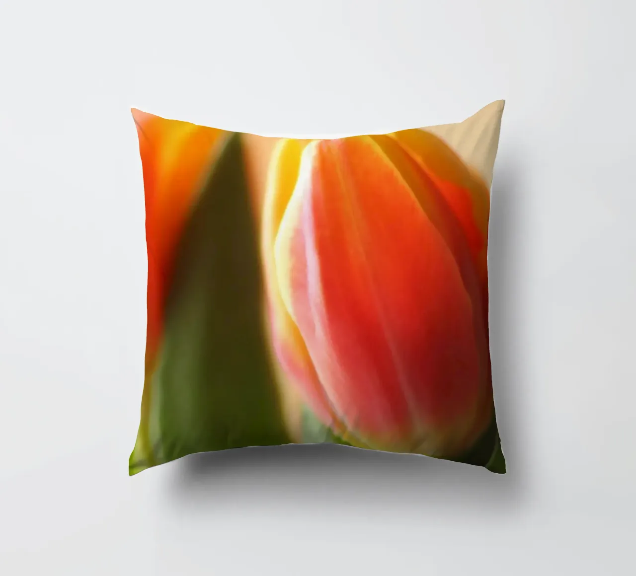 Due tulipani rosso-arancio in una ripresa macro cuscino da Something for you