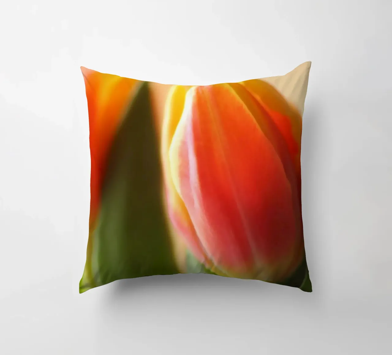 Due tulipani rosso-arancio in una ripresa macro cuscino da Something for you