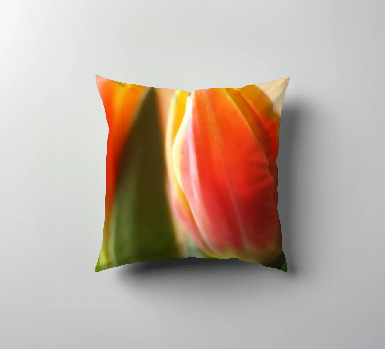 Due tulipani rosso-arancio in una ripresa macro cuscino da Something for you