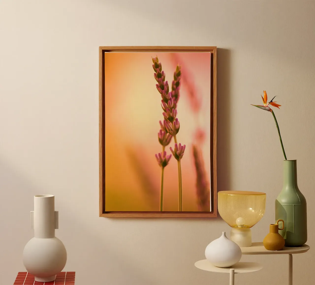 Rametti di lavanda su uno sfondo rosso-rosa-arancio tela con Cornice a cassetta da Something for you