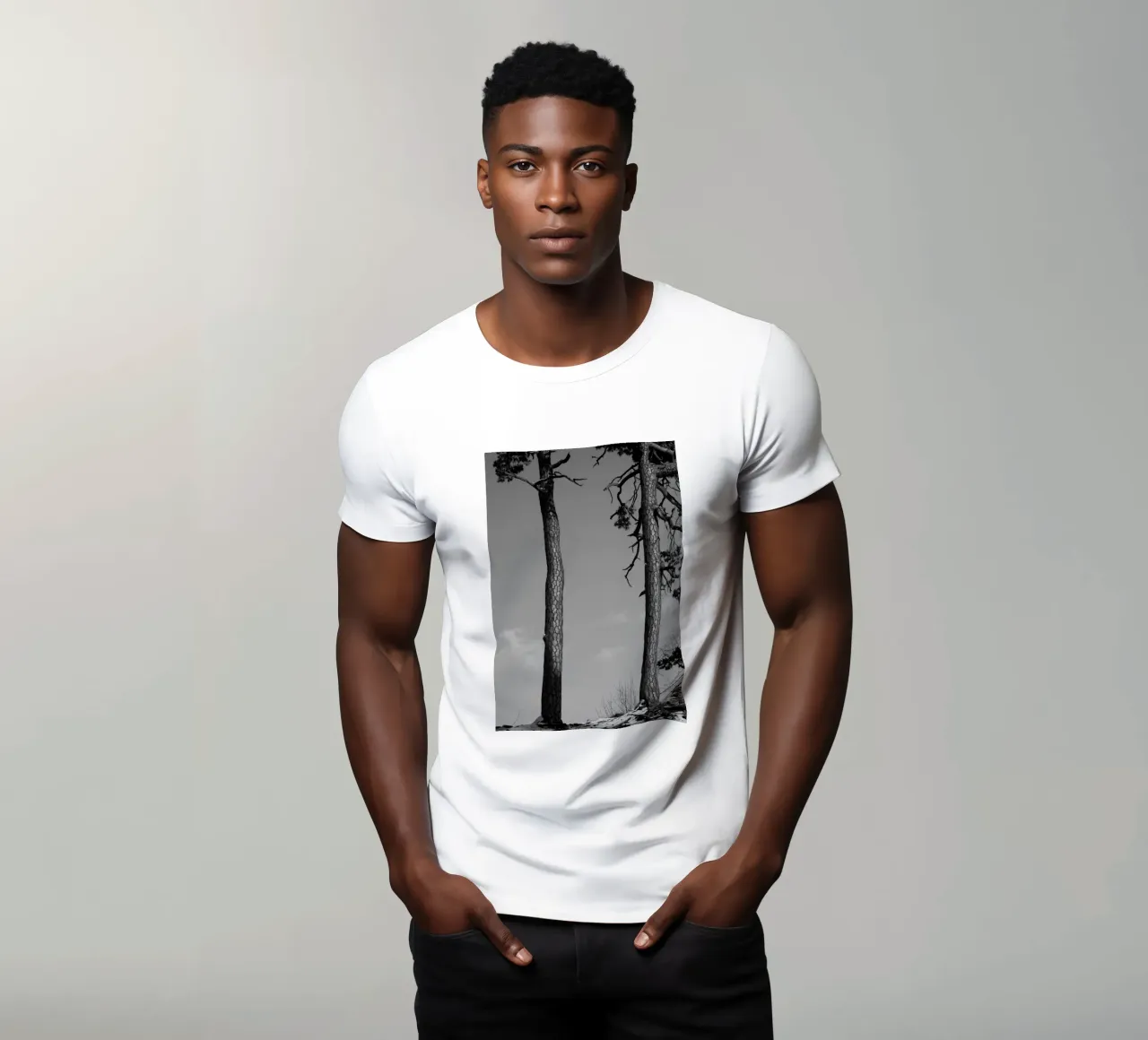 Due alberi in inverno su una collina in bianco e nero t-shirt da Something for you