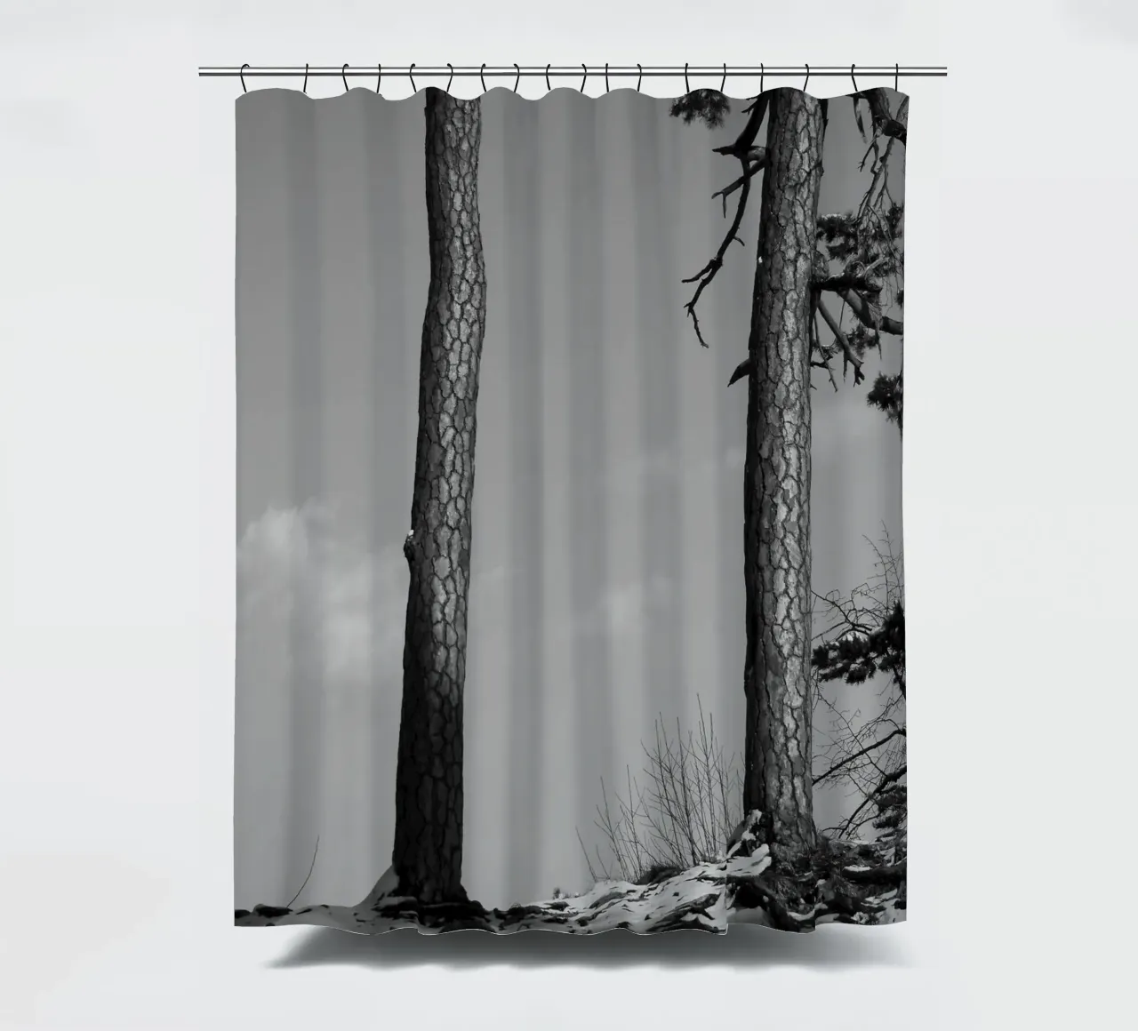 Due alberi in inverno su una collina in bianco e nero tenda da doccia da Something for you