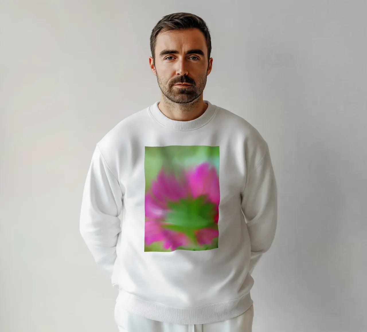 Piccolo fiore rosa sfocato artisticamente felpa da Something for you