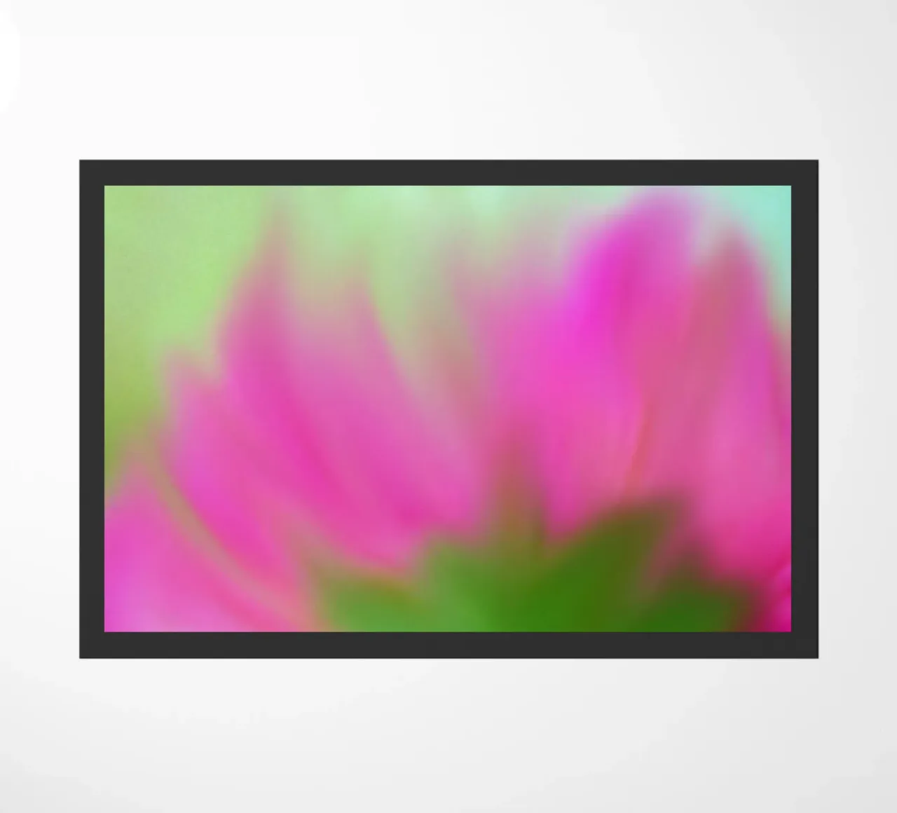 Piccolo fiore rosa sfocato artisticamente zerbino da Something for you
