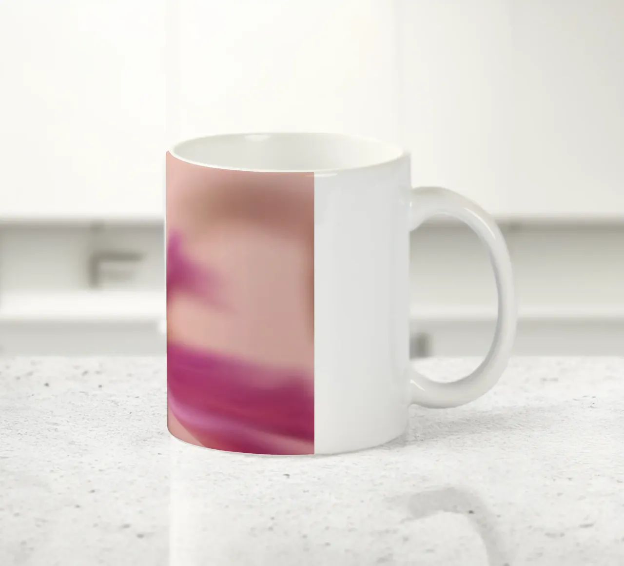 Piccolo fiore rosa sfocato artisticamente tazza in ceramica da Something for you
