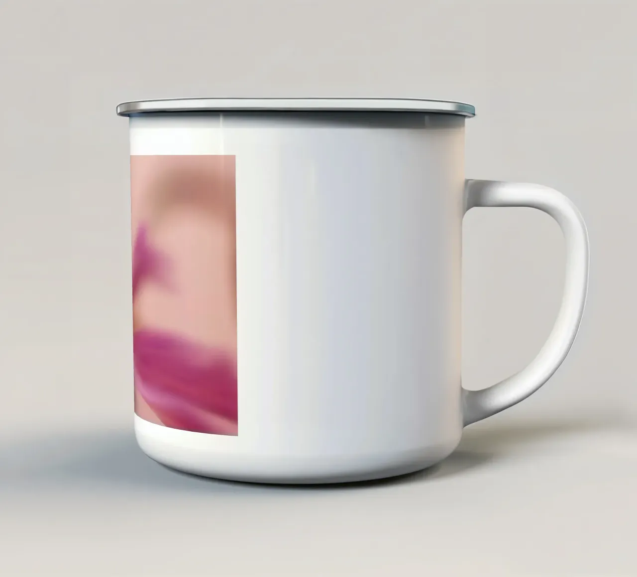 Piccolo fiore rosa sfocato artisticamente tazza in smalto da Something for you