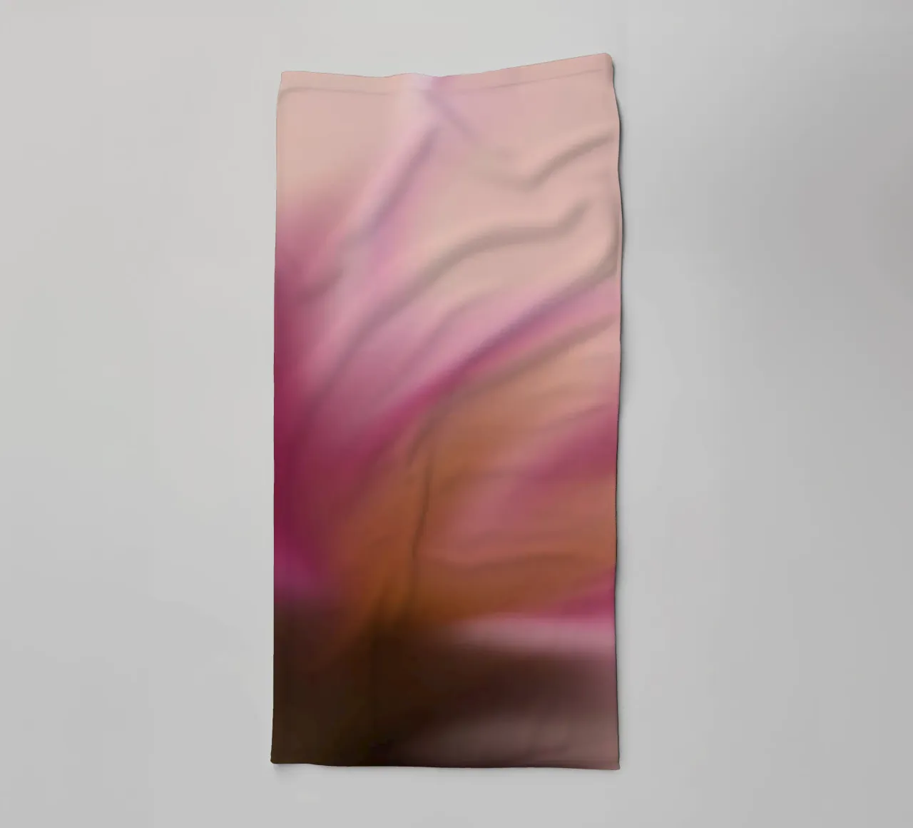 Piccolo fiore rosa sfocato artisticamente asciugamano da bagno da Something for you